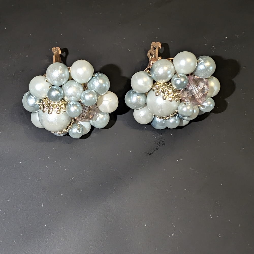 Vintage Pretty Blue Grey Glass Beads Clip On Earrings